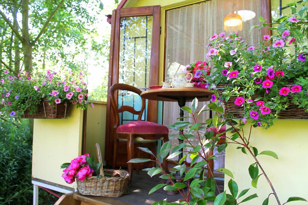 カミエ Roulottes Du Rouard Bed & Breakfast エクステリア 写真