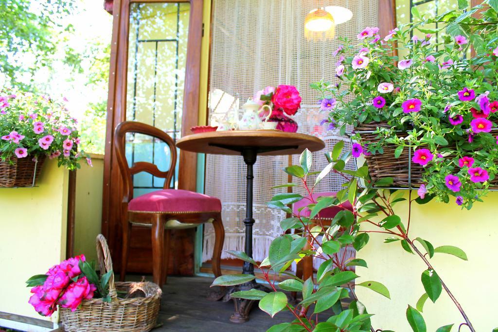 カミエ Roulottes Du Rouard Bed & Breakfast エクステリア 写真