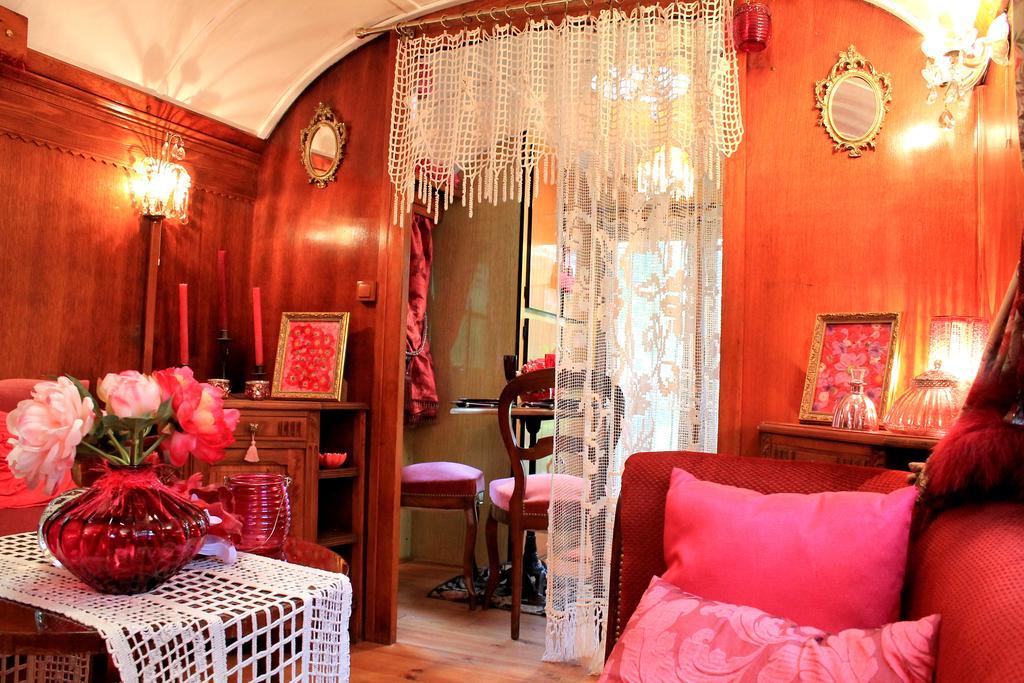 カミエ Roulottes Du Rouard Bed & Breakfast 部屋 写真