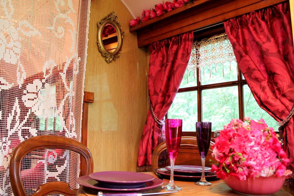カミエ Roulottes Du Rouard Bed & Breakfast 部屋 写真